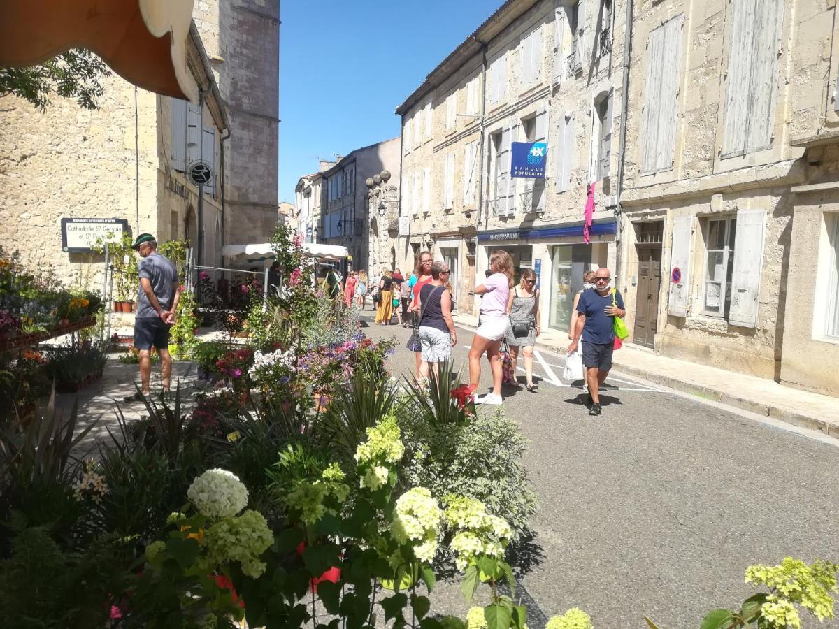 Gite De La Cathedrale - Lectoure Bagian luar foto